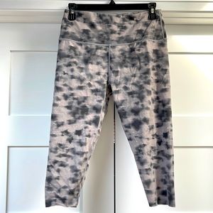 Varley Let’s Go crop leggings 18’ leaf. Size large